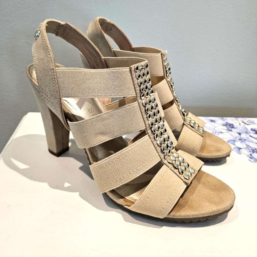 💙 AK Sport Heels sz7M cream